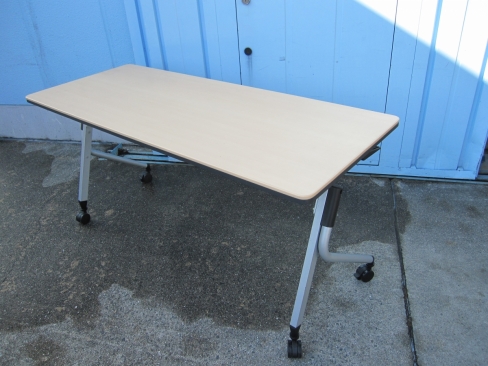 会議用テーブル　スタックテーブル　木目チーク　1500ｘ600ｘ720　プラス製