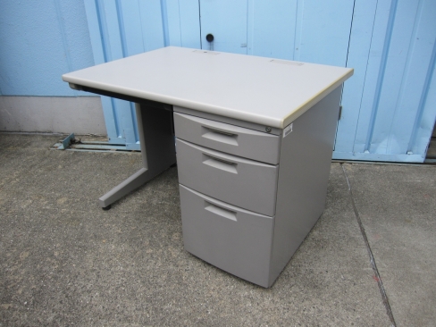 特価！　事務机　片袖デスク　ニューグレー　イトーキ製CZ　鍵無し　1000ｘ700ｘ700
