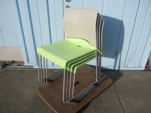 会議用チェア4台セット　ライトグリーン　スタッキングチェア　樹脂製