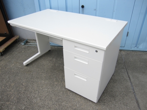 事務机　鍵あり　ホワイト　1200ｘ700ｘ700　片袖デスク