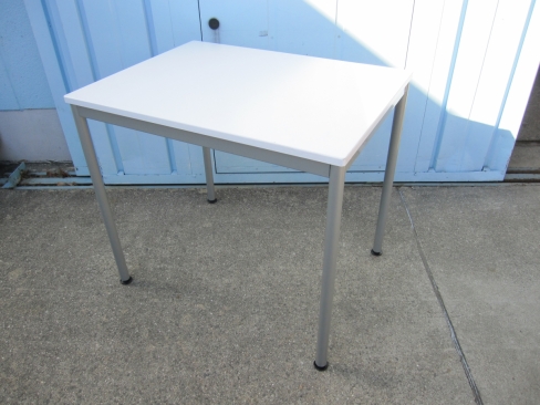 ワークデスク　会議テーブル　ホワイト　800ｘ600ｘ700　4本脚