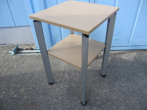 電話台　イトーキ製　450ｘ450ｘ700　木目　DDE-044T-98