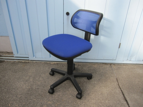 事務イス　ブルー　メッシュ　ローバック