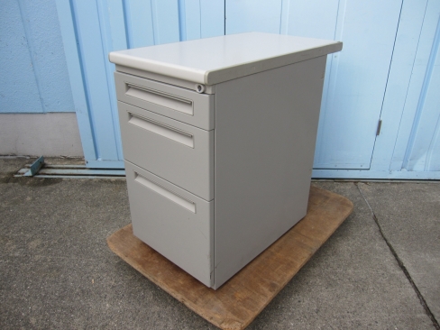 ３段脇机　ニューグレー　鍵あり　400ｘ700ｘ700　ウチダ製フィード