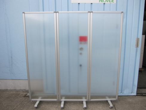 ３連パーテーション　半透明　1800ｘ1800