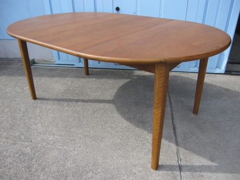 ダイニングテーブル　エクステンションテーブル　1100～1700ｘ1100ｘ720　定価13万円程度