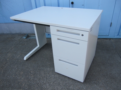 事務机　片袖デスク　ホワイト　鍵あり　1000ｘ700ｘ700　イトーキ製ＣＺＲ