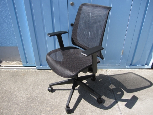 未使用品！　メッシュチェア　肘あり　ブラック　井上金庫製SPN-53A　定価60,000円程度