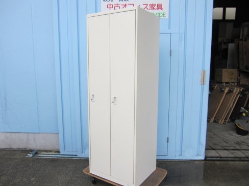 ２人用ロッカー　ホワイト　鍵あり　614ｘ515ｘ1790　オカムラ製ヴィラージュ