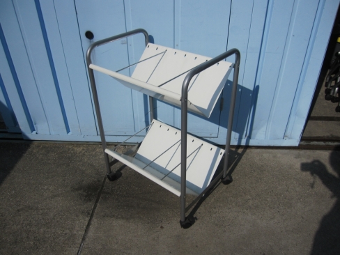 移動式本立て　ホワイト　キャスター付きワゴン　560ｘ400ｘ790