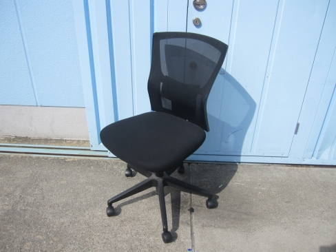 事務イス　ブラック　イトーキ製サリダチェア