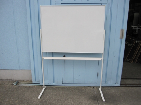 L字脚付きホワイトボード　W1200　へこみあり