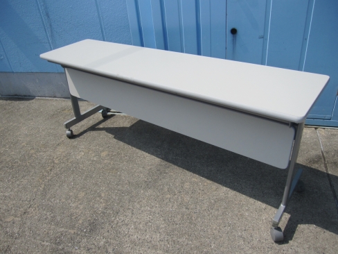 特価！　会議用テーブル　幕板付き　ニューグレー　1800ｘ450ｘ700　天板傷あり