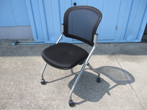 会議用チェア　ブラック　メッシュ　TOKIO製　ネスティングチェア