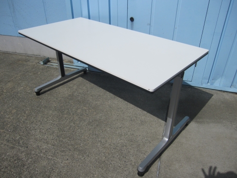 会議テーブル　Ｔ字脚　ホワイト　1500ｘ750ｘ720　オカムラ製