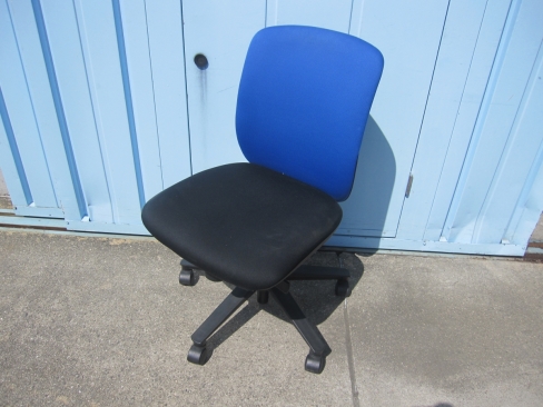 事務イス　ナイキ製　ブルー/ブラック