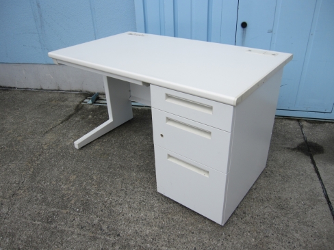 事務机　片袖デスク　ホワイト　鍵あり　1200ｘ700ｘ700