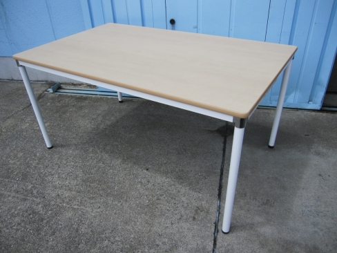 会議テーブル　木目　1500ｘ900ｘ720　4本脚