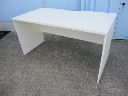 未使用品　事務机　ホワイト　1400ｘ700ｘ720　ワークデスク