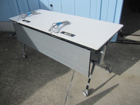 訳アリ特価！　会議テーブル　スタックテーブル　配線ボックスあり　1500ｘ600ｘ720　オカムラ製インターアクト　※キャスターゴム劣化