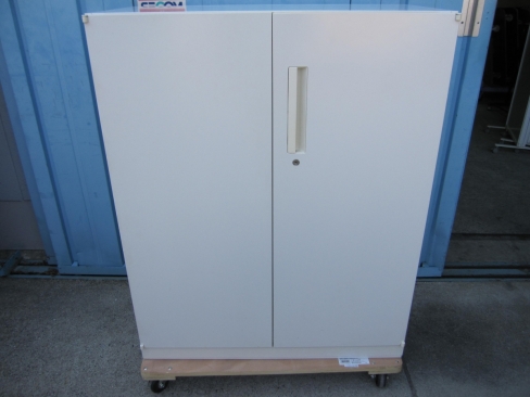 両開き書庫　ウチダ製ＨＳシリーズ　ホワイト　　鍵あり