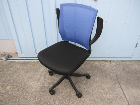 事務イス　メッシュ　肘あり　ブルー/ブラック