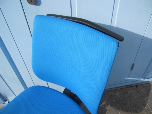 事務イス　肘なし　コクヨ製ウィザードチェア　ブルー　ハンガー付き
