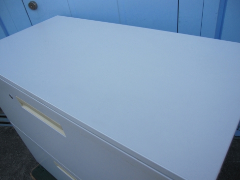 2段ラテラル　鍵あり　ホワイト　天板付き　900ｘ450ｘ780　ウチダ製