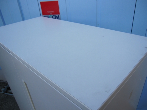 両開き書庫　ホワイト　鍵あり　天板付き　900ｘ450ｘ1120　ウチダ製