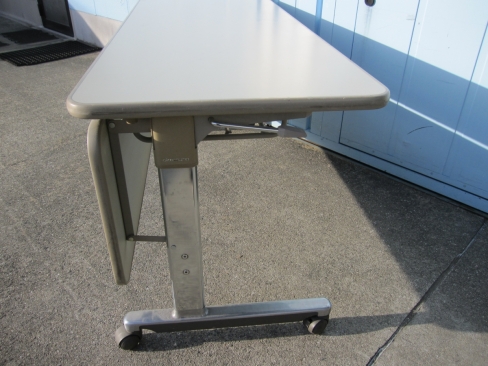 会議テーブル　1500ｘ600ｘ700　スタックテーブル　幕板あり　ニューグレー