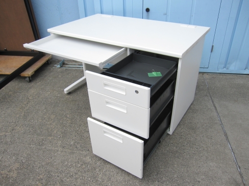 事務机　鍵あり　ホワイト　1200ｘ700ｘ700　片袖デスク