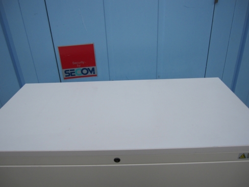 3段ラテラル　鍵あり　ホワイト　オカムラ製ヴィラージュ