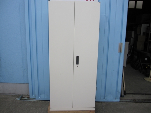 両開き書庫　ホワイト　鍵あり　オカムラ製ヴィラージュ　800ｘ400ｘ1850