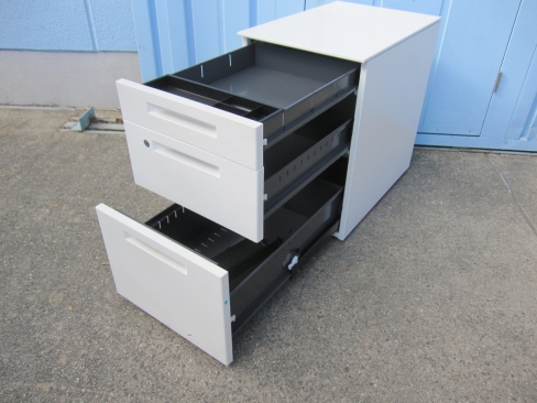 ３段ワゴン　コクヨiS 　ホワイト　鍵あり　395ｘ600ｘ600