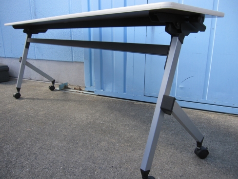 会議テーブル　スタックテーブル　ホワイト　1800ｘ450ｘ720　イトーキ製　ＴＨＰ－１８４Ｘ１－Ｗ９