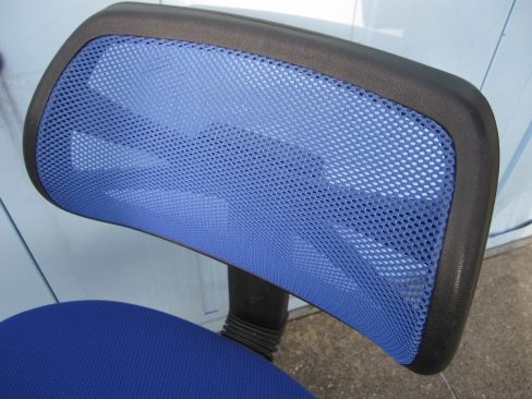 事務イス　ブルー　メッシュ　ローバック