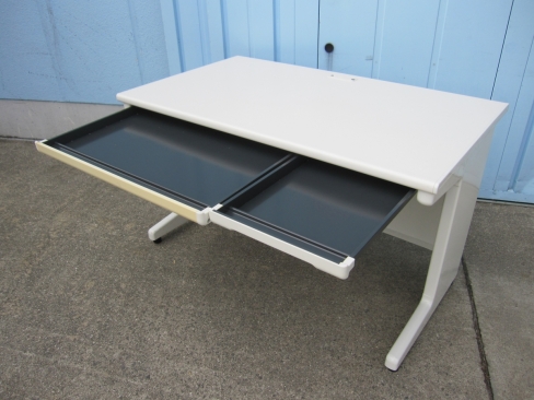 事務机　平デスク　ホワイト　1200ｘ700ｘ700　引き出し日焼けあり　プラス製