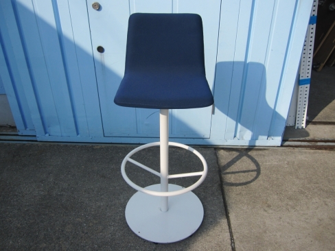 カウンターチェア　SH760　ネイビー　イトーキ製　KFT-110GB-W9B2