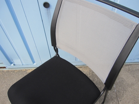 会議用チェア　ライトグレー/ブラック　スタッキングチェア