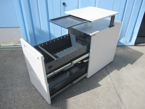 2段ワゴン　鍵あり　ホワイト　天板昇降H650～750　イトーキ製