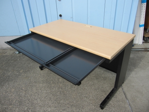 特価！　事務机　平デスク　1200ｘ600ｘ700　プラス製　チーク/ブラック
