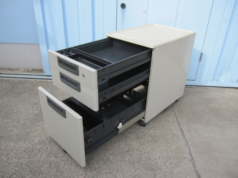 ３段ワゴン　ニューグレー　鍵あり　プラス製　400ｘ550ｘ620