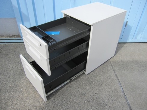 ３段ワゴン　ホワイト　鍵あり　400ｘ580ｘ620