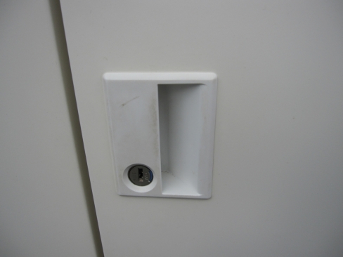 ２人用ロッカー　ホワイト　鍵あり　614ｘ515ｘ1790　オカムラ製ヴィラージュ