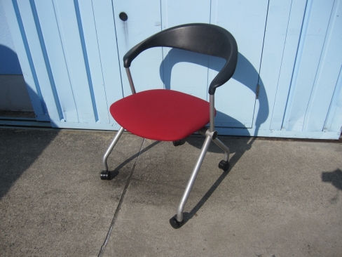 特価！　会議用チェア４台セット　ウチダ製　レッド　ネスティングチェア