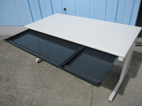 事務机　平デスク　ホワイト　1400ｘ700ｘ700　プラス製