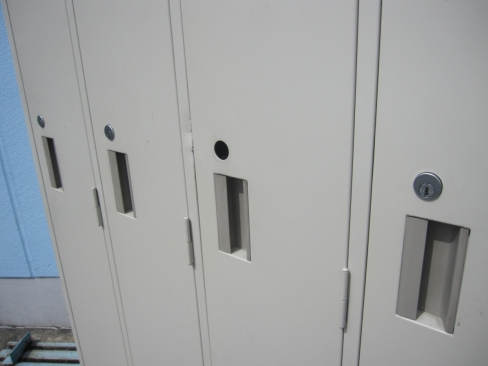 特価！　4人用ロッカー　3か所鍵あり　1か所シリンダー無し　900ｘ515ｘ1790