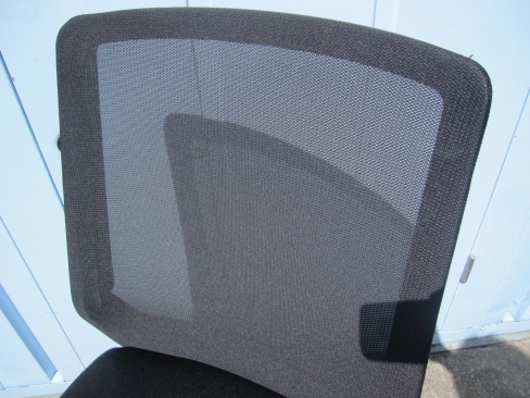 事務イス　ブラック　メッシュ　肘なし