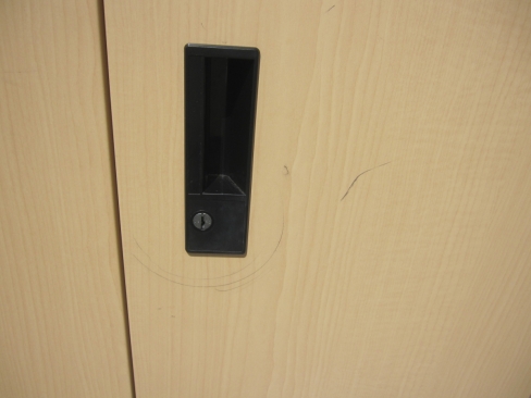 両開き書庫　鍵あり　700ｘ450ｘ1850　プラス製