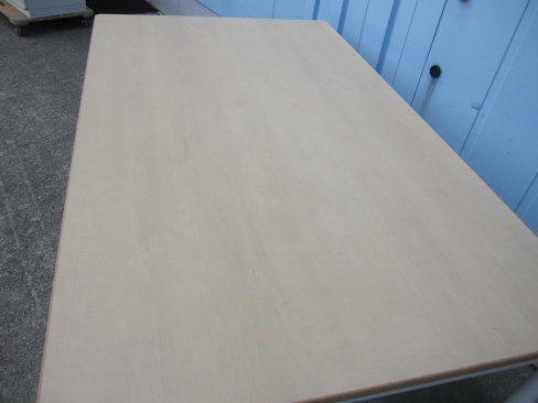 会議テーブル　木目　1500ｘ900ｘ720　4本脚